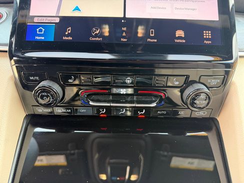 Used 2024 Jeep Grand Cherokee Limited image 24