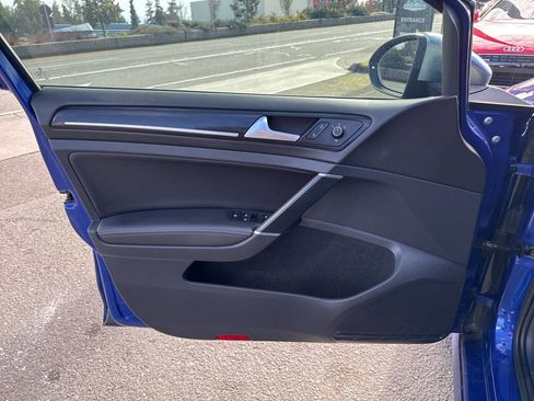 Used 2017 Volkswagen Golf R 4-Door image 27