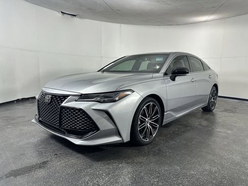Used 2019 Toyota Avalon Touring image 6