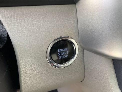 Used 2016 Toyota Highlander XLE FWD image 25