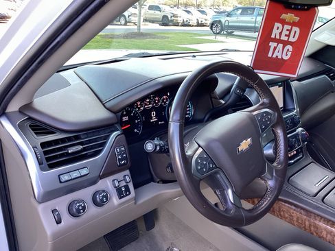 Used 2019 Chevrolet Suburban Premier image 9