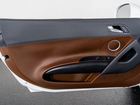 Used 2011 Audi R8 V8 image 43