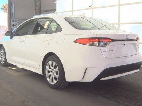 Used 2020 Toyota Corolla LE image 6