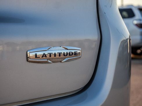 Used 2024 Jeep Compass Latitude AWD/4WD image 13