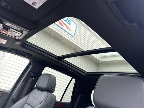 Used 2026 GMC Yukon Denali w/ Sun & Power Step Package AWD/4WD image 34
