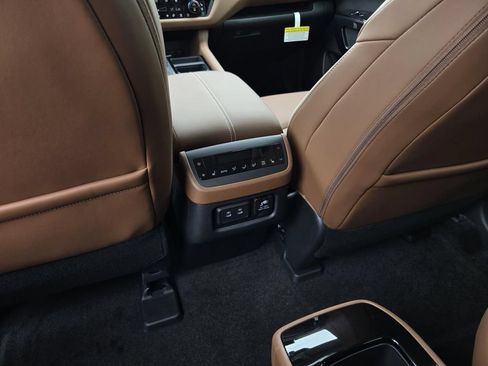 New 2026 Nissan Pathfinder Platinum FWD image 15