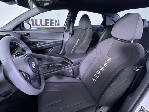 Used 2025 Hyundai Elantra Sport image 13