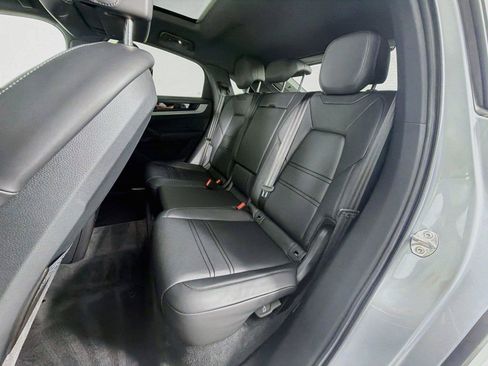 Used 2025 Porsche Cayenne Coupe AWD/4WD image 22