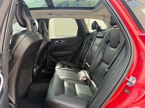 Used 2018 Volvo XC60 T5 Momentum w/ Convenience Package AWD/4WD image 22