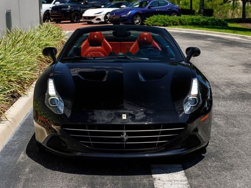Used 2017 Ferrari California T RWD image 8