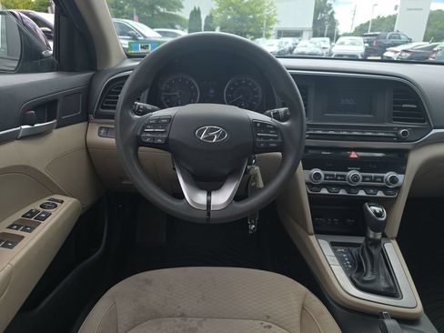 Used 2020 Hyundai Elantra SE w/ Winter Weather Package FWD image 14