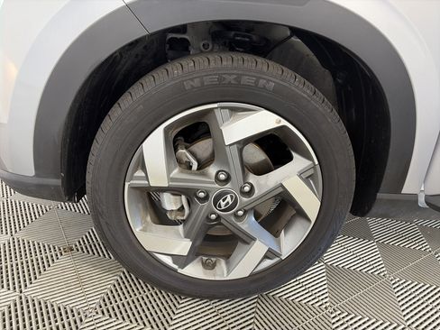 Used 2025 Hyundai Venue SEL FWD image 13