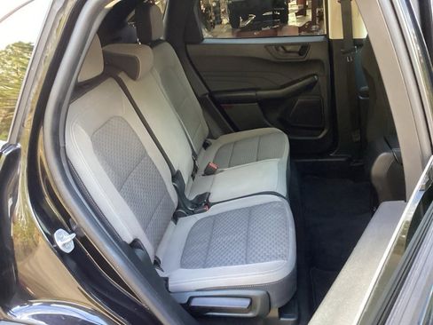 Used 2022 Ford Escape SE image 33