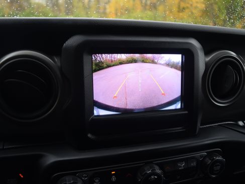 Used 2023 Jeep Wrangler Sport S image 10