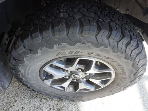 Used 2023 Ford Bronco Badlands image 8