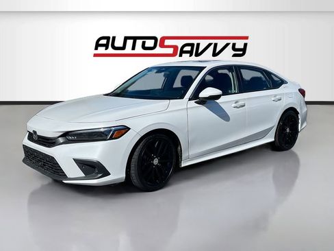 Used 2024 Honda Civic Touring image 3