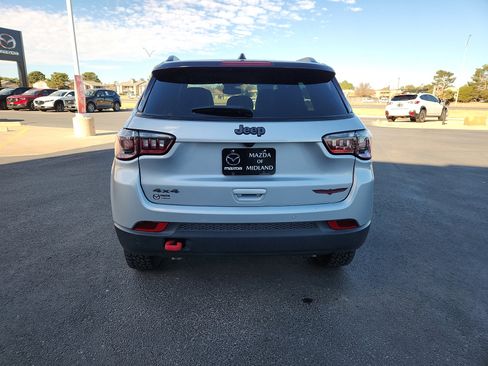 Used 2024 Jeep Compass Trailhawk image 6