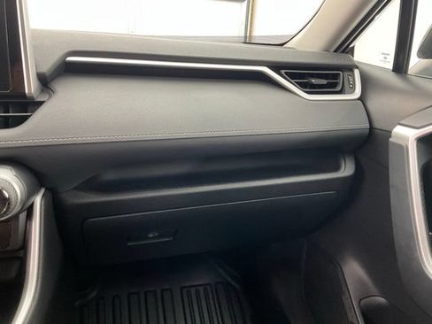 Used 2024 Toyota RAV4 LE AWD/4WD image 11