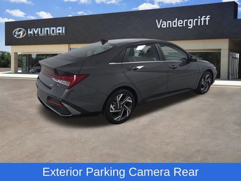 Used 2025 Hyundai Elantra Limited image 8