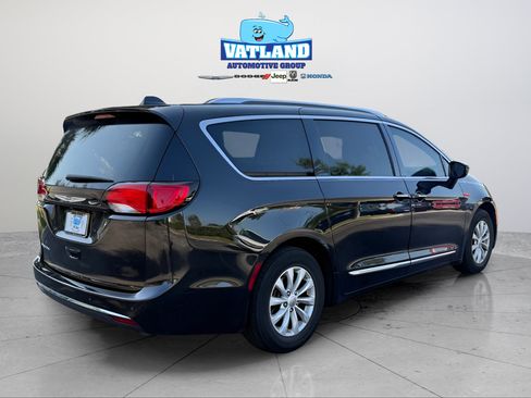 Certified 2019 Chrysler Pacifica Touring-L FWD image 5
