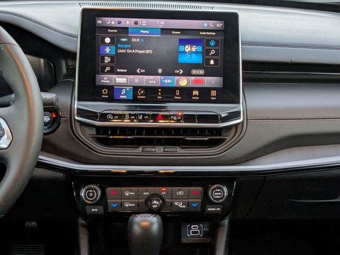 Used 2025 Jeep Compass Trailhawk w/ Trailhawk Elite Group image 18