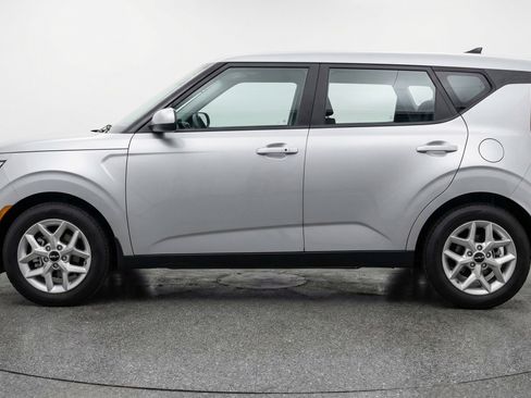 Used 2025 Kia Soul LX w/ LX Technology Package image 5