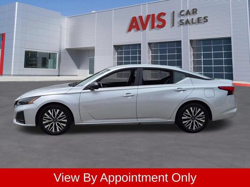 Used 2025 Nissan Altima 2.5 SV FWD image 10