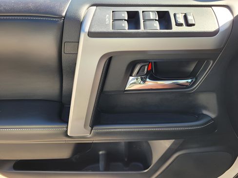 Used 2015 Toyota 4Runner SR5 Premium image 21