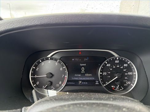 Used 2024 Nissan Frontier SL image 11