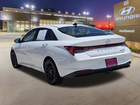 Used 2023 Hyundai Elantra Blue FWD image 9