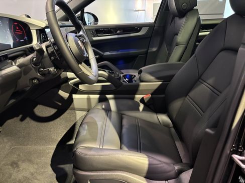 Certified 2026 Porsche Cayenne Coupe image 6