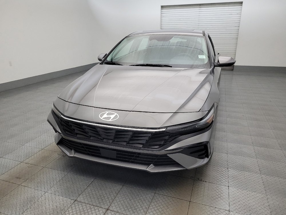 Used 2025 Hyundai Elantra Limited FWD image 15