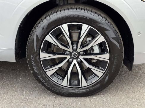 Certified 2025 Volvo XC60 B5 Plus image 6