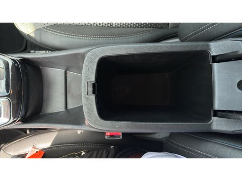 Used 2025 Chevrolet Trax LT FWD image 18