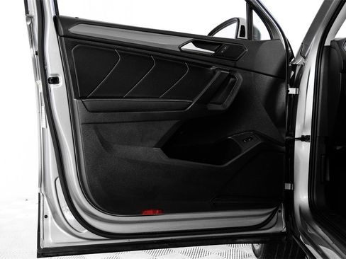 Used 2022 Volkswagen Tiguan SE image 47