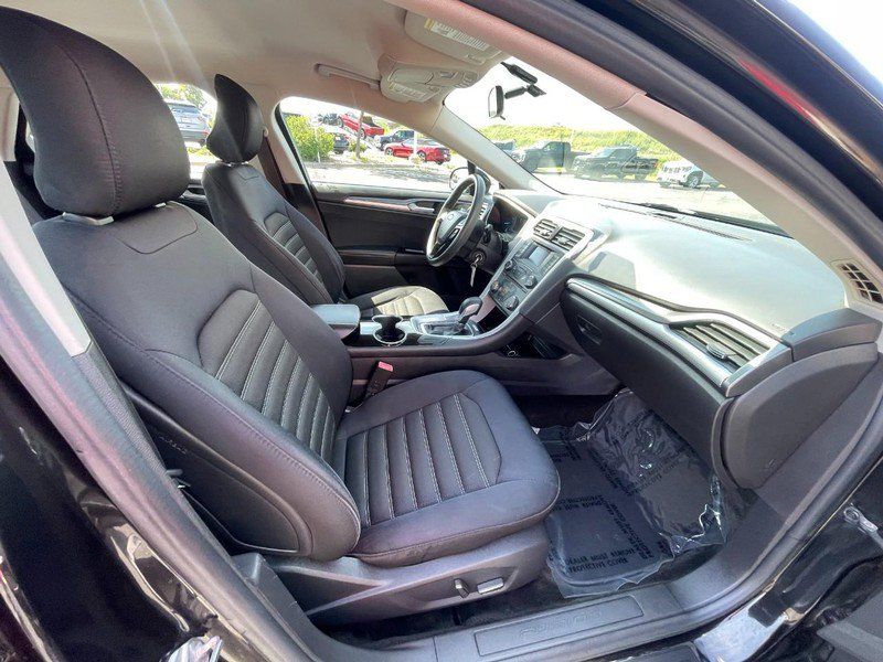 Used 2015 Ford Fusion SE FWD image 8