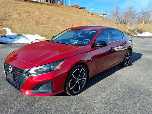 Used 2024 Nissan Altima 2.5 SR w/ SR Premium Package image 13