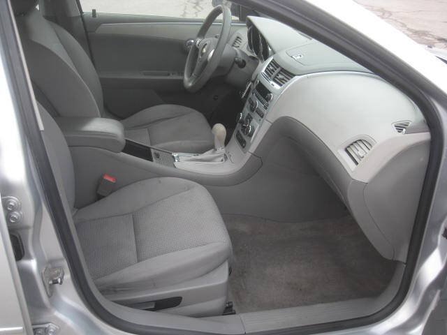 Used 2010 Chevrolet Malibu LS FWD image 14