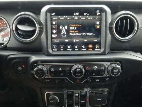 Used 2021 Jeep Wrangler Unlimited Sahara image 18