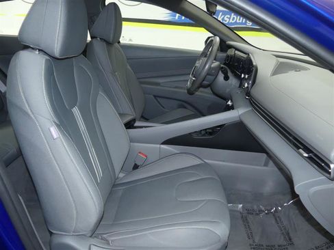 Used 2021 Hyundai Elantra SEL w/ Convenience Package image 7