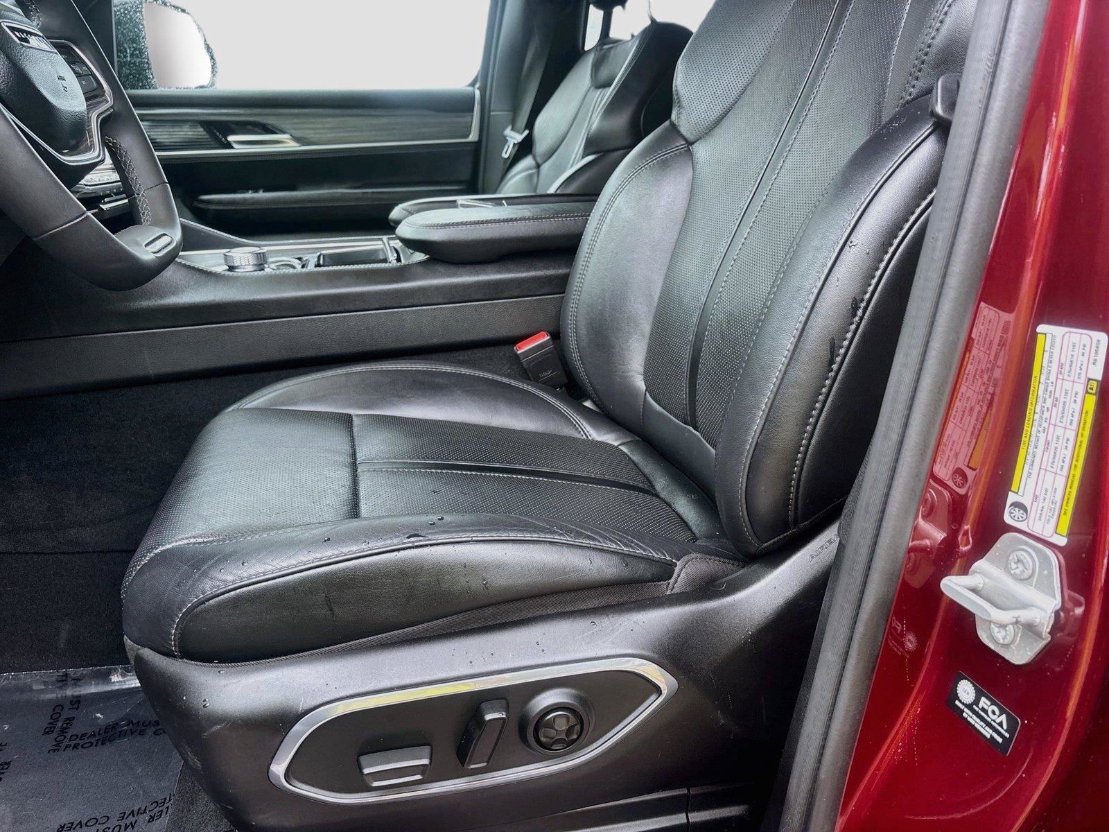 Used 2024 Jeep Wagoneer L Series II RWD image 24