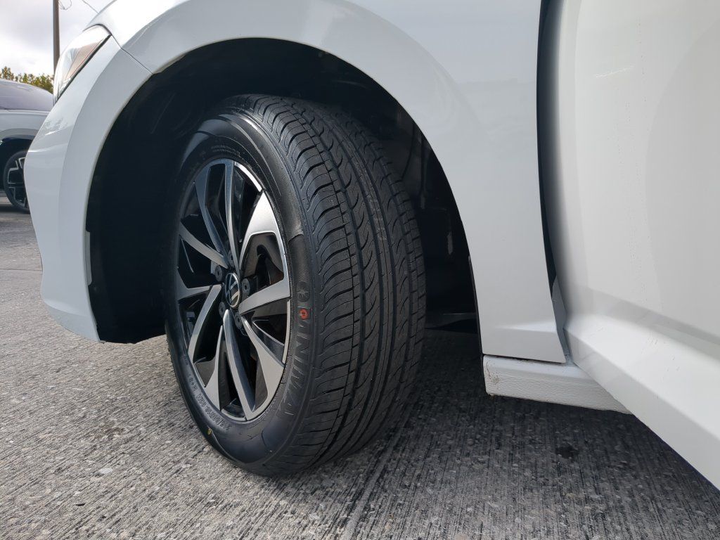 Certified 2024 Volkswagen Jetta S FWD image 29