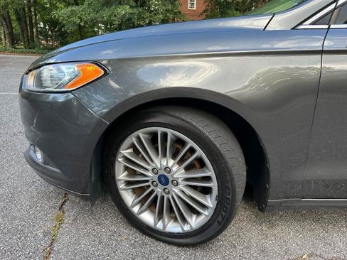 Used 2016 Ford Fusion SE w/ Equipment Group 202A FWD image 3