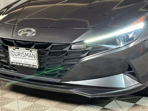 Used 2021 Hyundai Elantra SEL w/ Convenience Package image 3