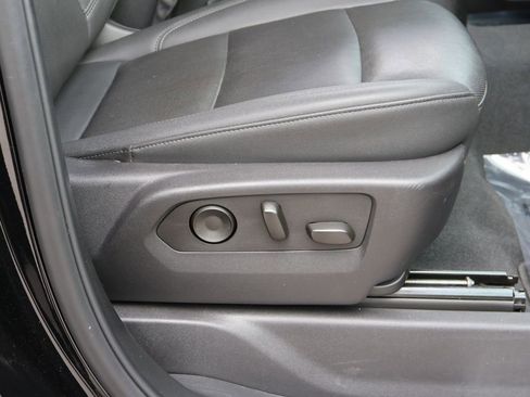 Used 2025 GMC Sierra 1500 SLT image 10