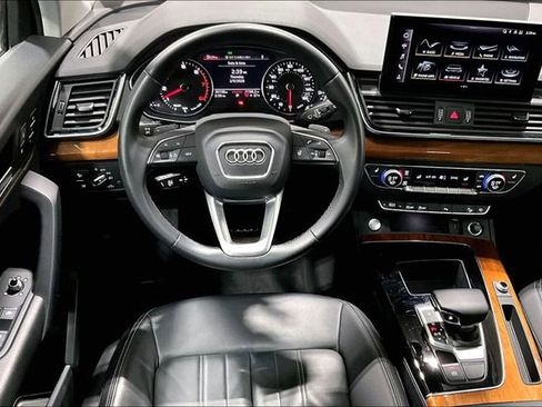 Used 2023 Audi Q5 2.0T Premium w/ Convenience Package image 5