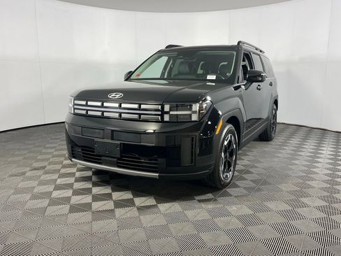 Used 2025 Hyundai Santa Fe SEL image 2