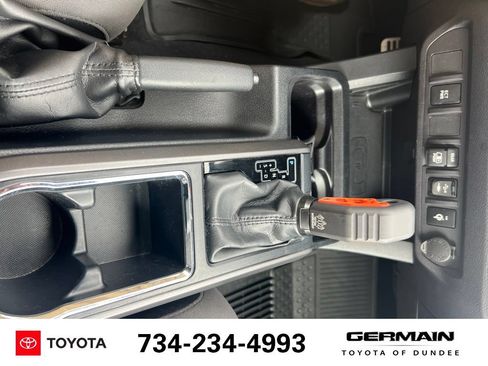 Used 2018 Toyota Tacoma TRD Sport AWD/4WD image 28