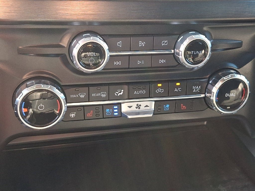 Used 2024 Ford F250 Lariat w/ FX4 Off-Road Package AWD/4WD image 15