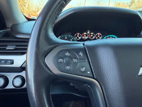 Used 2019 Chevrolet Suburban Premier image 15